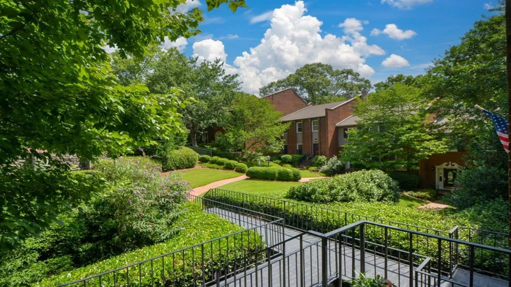 5267 Glenridge Drive Ne Unit 5267, Atlanta, Georgia 30342, 3 Bedrooms Bedrooms, ,3 BathroomsBathrooms,Residential,Sold,5267 Glenridge Drive Ne Unit 5267,7061332