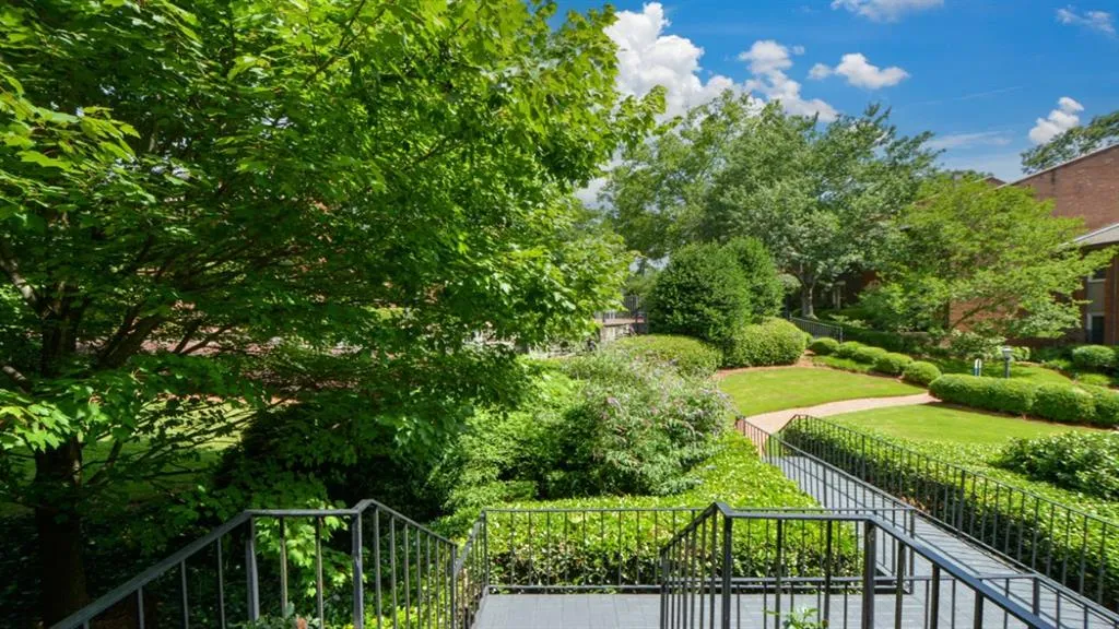 5267 Glenridge Drive Ne Unit 5267, Atlanta, Georgia 30342, 3 Bedrooms Bedrooms, ,3 BathroomsBathrooms,Residential,Sold,5267 Glenridge Drive Ne Unit 5267,7061332