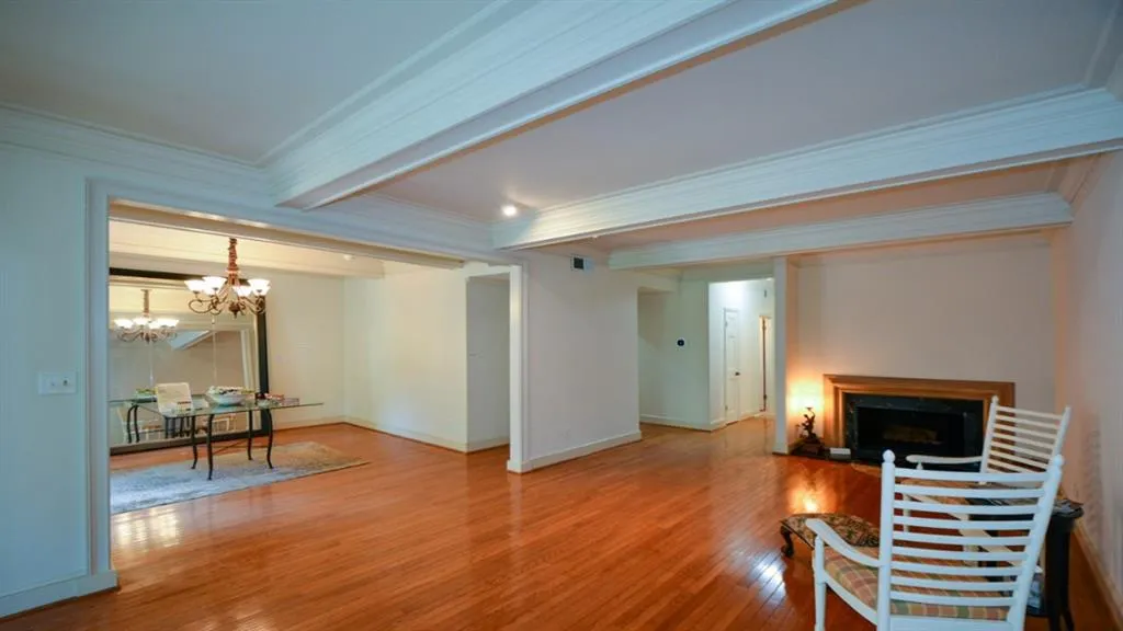 5267 Glenridge Drive Ne Unit 5267, Atlanta, Georgia 30342, 3 Bedrooms Bedrooms, ,3 BathroomsBathrooms,Residential,Sold,5267 Glenridge Drive Ne Unit 5267,7061332