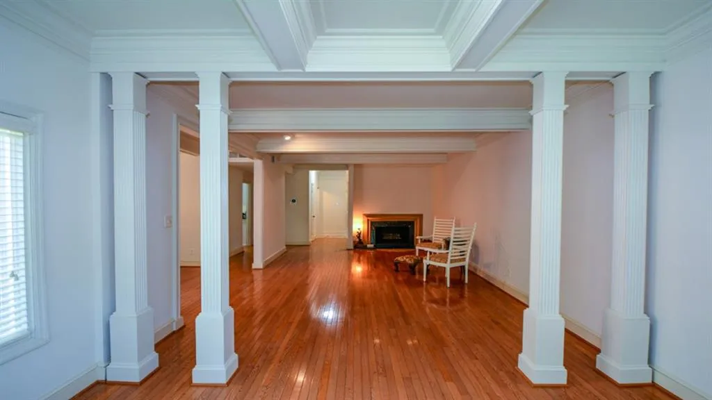 5267 Glenridge Drive Ne Unit 5267, Atlanta, Georgia 30342, 3 Bedrooms Bedrooms, ,3 BathroomsBathrooms,Residential,Sold,5267 Glenridge Drive Ne Unit 5267,7061332