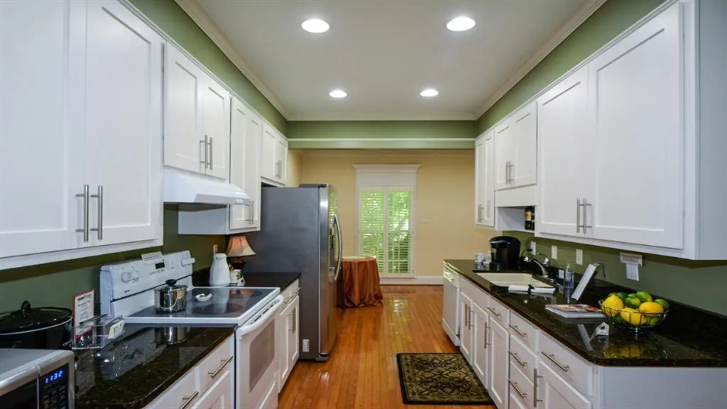 5267 Glenridge Drive Ne Unit 5267, Atlanta, Georgia 30342, 3 Bedrooms Bedrooms, ,3 BathroomsBathrooms,Residential,Sold,5267 Glenridge Drive Ne Unit 5267,7061332