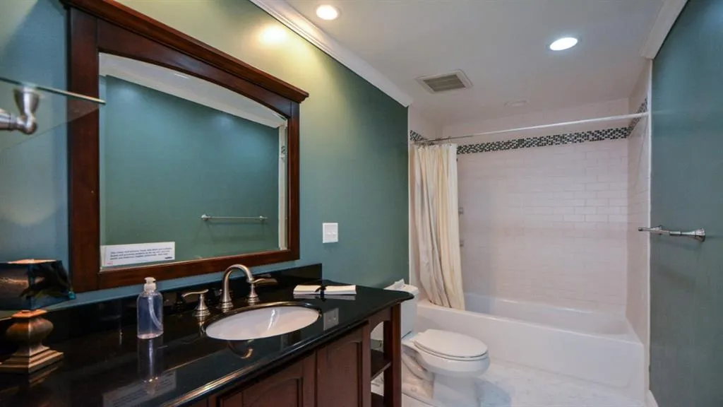 5267 Glenridge Drive Ne Unit 5267, Atlanta, Georgia 30342, 3 Bedrooms Bedrooms, ,3 BathroomsBathrooms,Residential,Sold,5267 Glenridge Drive Ne Unit 5267,7061332