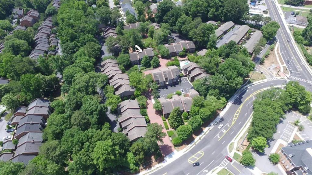 5267 Glenridge Drive Ne Unit 5267, Atlanta, Georgia 30342, 3 Bedrooms Bedrooms, ,3 BathroomsBathrooms,Residential,Sold,5267 Glenridge Drive Ne Unit 5267,7061332