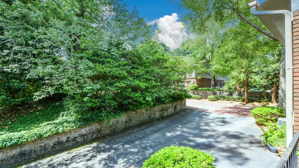 5267 Glenridge Drive Ne Unit 5267, Atlanta, Georgia 30342, 3 Bedrooms Bedrooms, ,3 BathroomsBathrooms,Residential,Sold,5267 Glenridge Drive Ne Unit 5267,7061332