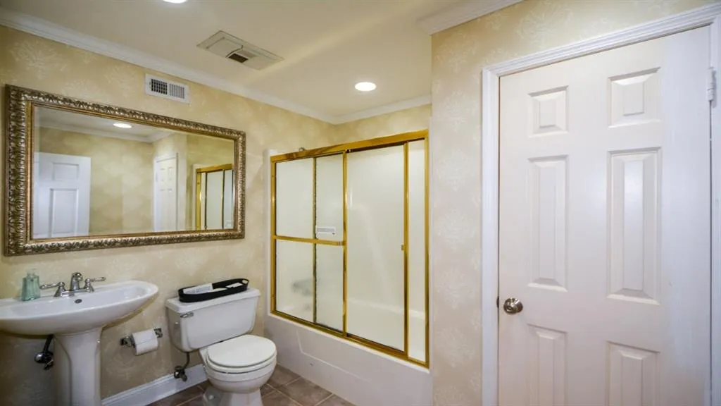5267 Glenridge Drive Ne Unit 5267, Atlanta, Georgia 30342, 3 Bedrooms Bedrooms, ,3 BathroomsBathrooms,Residential,Sold,5267 Glenridge Drive Ne Unit 5267,7061332