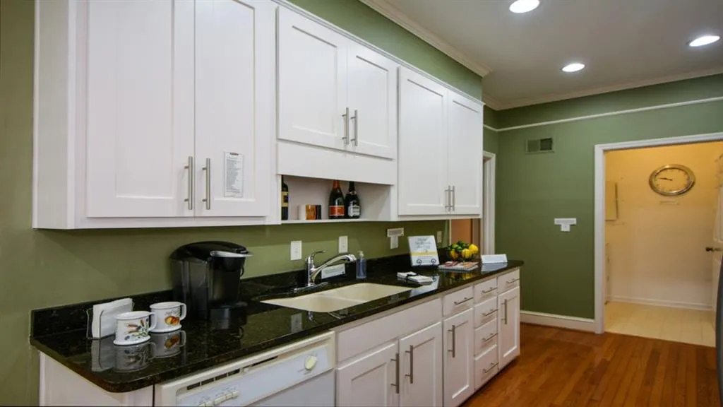 5267 Glenridge Drive Ne Unit 5267, Atlanta, Georgia 30342, 3 Bedrooms Bedrooms, ,3 BathroomsBathrooms,Residential,Sold,5267 Glenridge Drive Ne Unit 5267,7061332