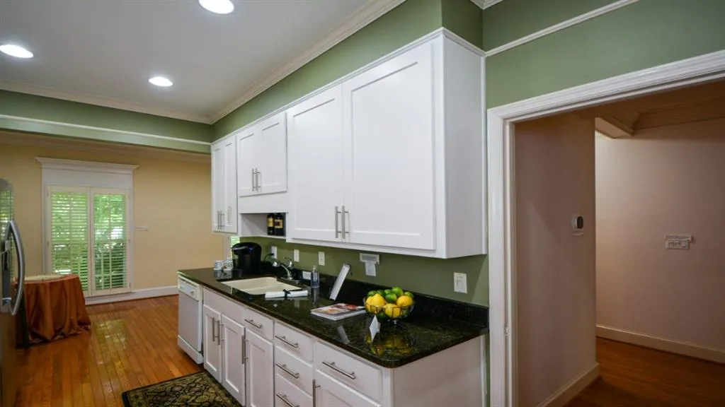 5267 Glenridge Drive Ne Unit 5267, Atlanta, Georgia 30342, 3 Bedrooms Bedrooms, ,3 BathroomsBathrooms,Residential,Sold,5267 Glenridge Drive Ne Unit 5267,7061332