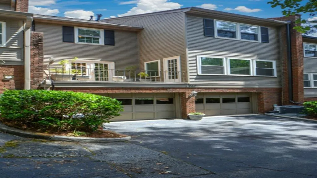 5267 Glenridge Drive Ne Unit 5267, Atlanta, Georgia 30342, 3 Bedrooms Bedrooms, ,3 BathroomsBathrooms,Residential,Sold,5267 Glenridge Drive Ne Unit 5267,7061332