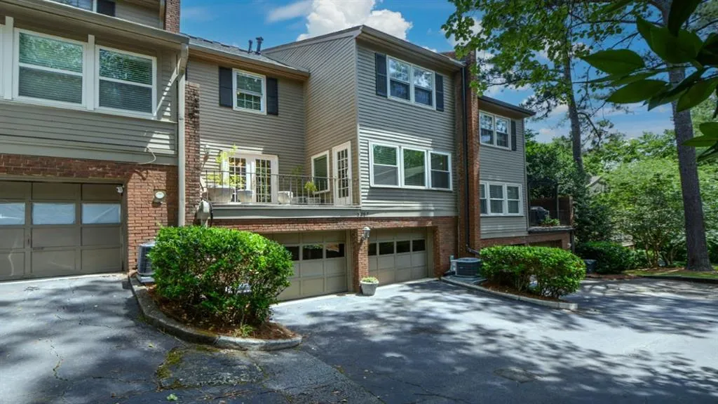 5267 Glenridge Drive Ne Unit 5267, Atlanta, Georgia 30342, 3 Bedrooms Bedrooms, ,3 BathroomsBathrooms,Residential,Sold,5267 Glenridge Drive Ne Unit 5267,7061332