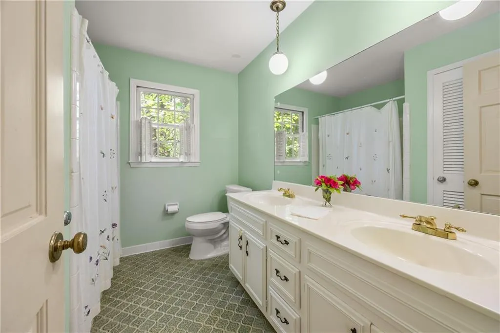 1000 N Harbor Court, Atlanta, Georgia 30328, 4 Bedrooms Bedrooms, ,3 BathroomsBathrooms,Residential,Sold,1000 N Harbor Court,7555423