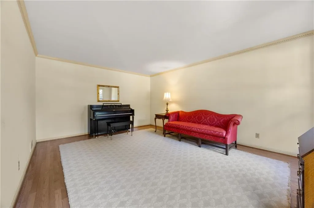1000 N Harbor Court, Atlanta, Georgia 30328, 4 Bedrooms Bedrooms, ,3 BathroomsBathrooms,Residential,Sold,1000 N Harbor Court,7555423