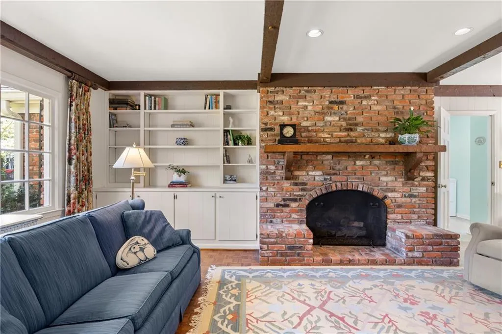 1000 N Harbor Court, Atlanta, Georgia 30328, 4 Bedrooms Bedrooms, ,3 BathroomsBathrooms,Residential,Sold,1000 N Harbor Court,7555423