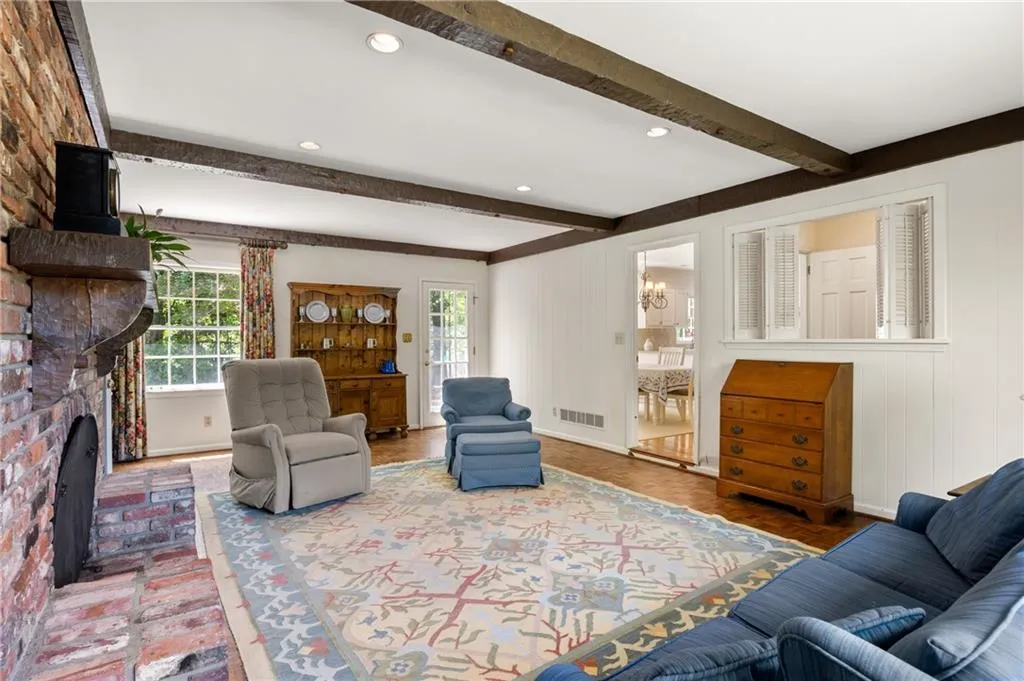 1000 N Harbor Court, Atlanta, Georgia 30328, 4 Bedrooms Bedrooms, ,3 BathroomsBathrooms,Residential,Sold,1000 N Harbor Court,7555423