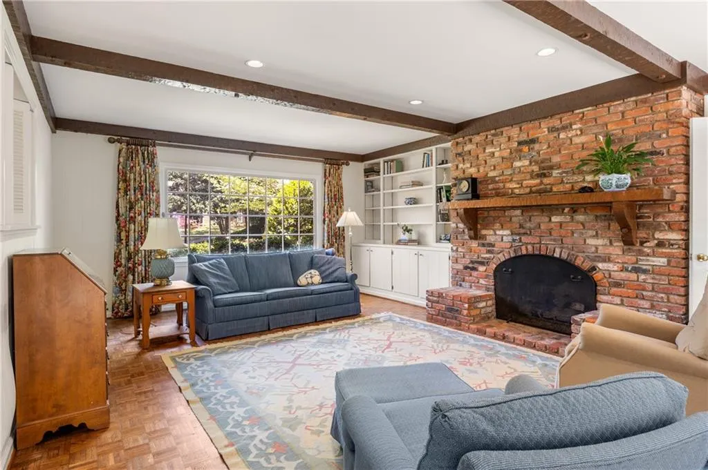 1000 N Harbor Court, Atlanta, Georgia 30328, 4 Bedrooms Bedrooms, ,3 BathroomsBathrooms,Residential,Sold,1000 N Harbor Court,7555423