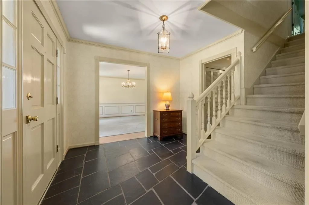 1000 N Harbor Court, Atlanta, Georgia 30328, 4 Bedrooms Bedrooms, ,3 BathroomsBathrooms,Residential,Sold,1000 N Harbor Court,7555423