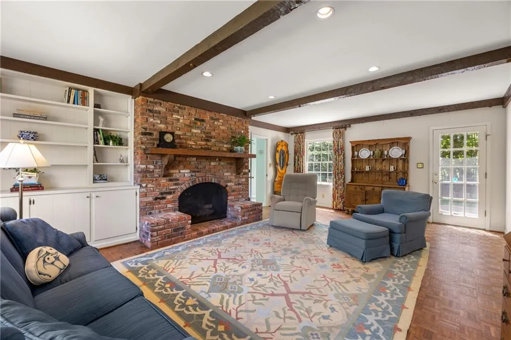1000 N Harbor Court, Atlanta, Georgia 30328, 4 Bedrooms Bedrooms, ,3 BathroomsBathrooms,Residential,Sold,1000 N Harbor Court,7555423