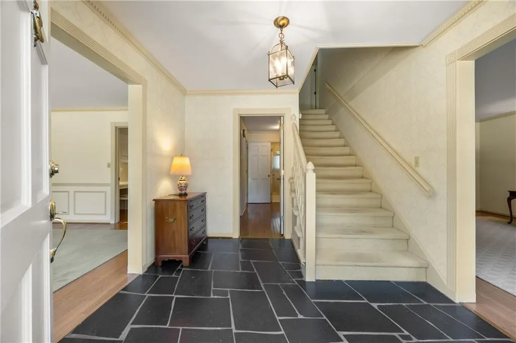 1000 N Harbor Court, Atlanta, Georgia 30328, 4 Bedrooms Bedrooms, ,3 BathroomsBathrooms,Residential,Sold,1000 N Harbor Court,7555423