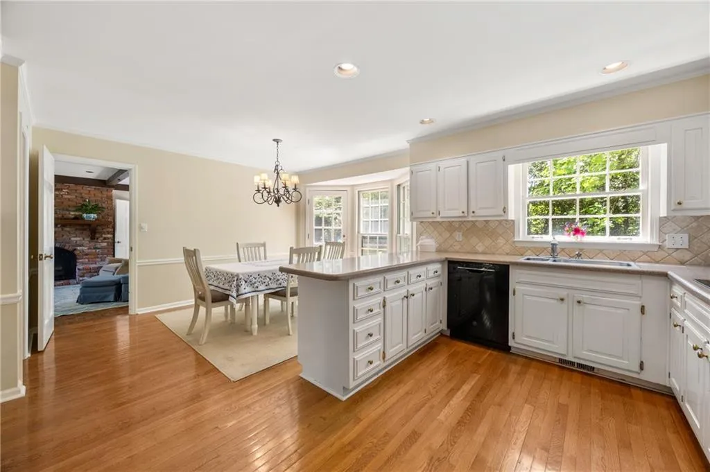 1000 N Harbor Court, Atlanta, Georgia 30328, 4 Bedrooms Bedrooms, ,3 BathroomsBathrooms,Residential,Sold,1000 N Harbor Court,7555423