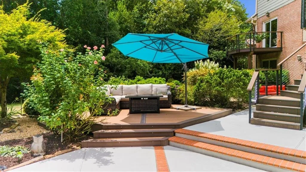 Patio / terrace with an outdoor hangout area, a deck, and a patio