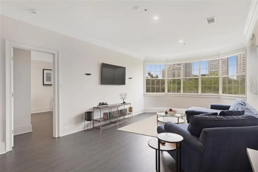 2499 Peachtree Road Ne Unit 503, Atlanta, Georgia 30305, 2 Bedrooms Bedrooms, ,2 BathroomsBathrooms,Residential,For Sale,2499 Peachtree Road Ne Unit 503,7631846