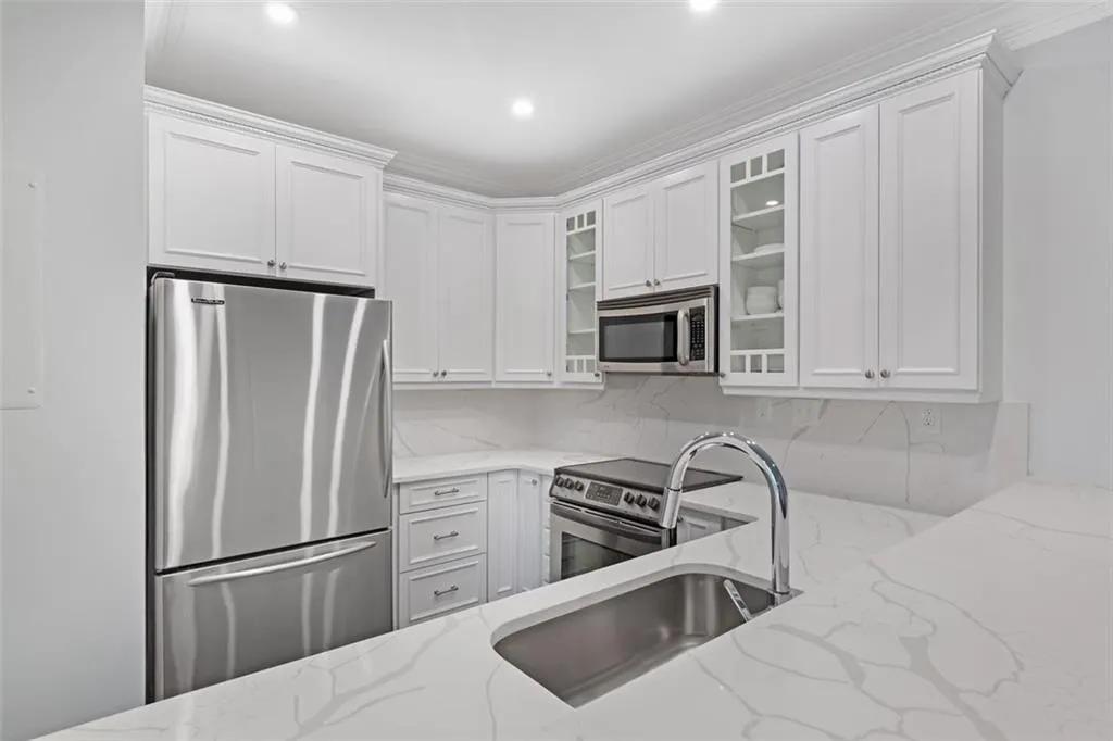 2499 Peachtree Road Ne Unit 503, Atlanta, Georgia 30305, 2 Bedrooms Bedrooms, ,2 BathroomsBathrooms,Residential,For Sale,2499 Peachtree Road Ne Unit 503,7631846