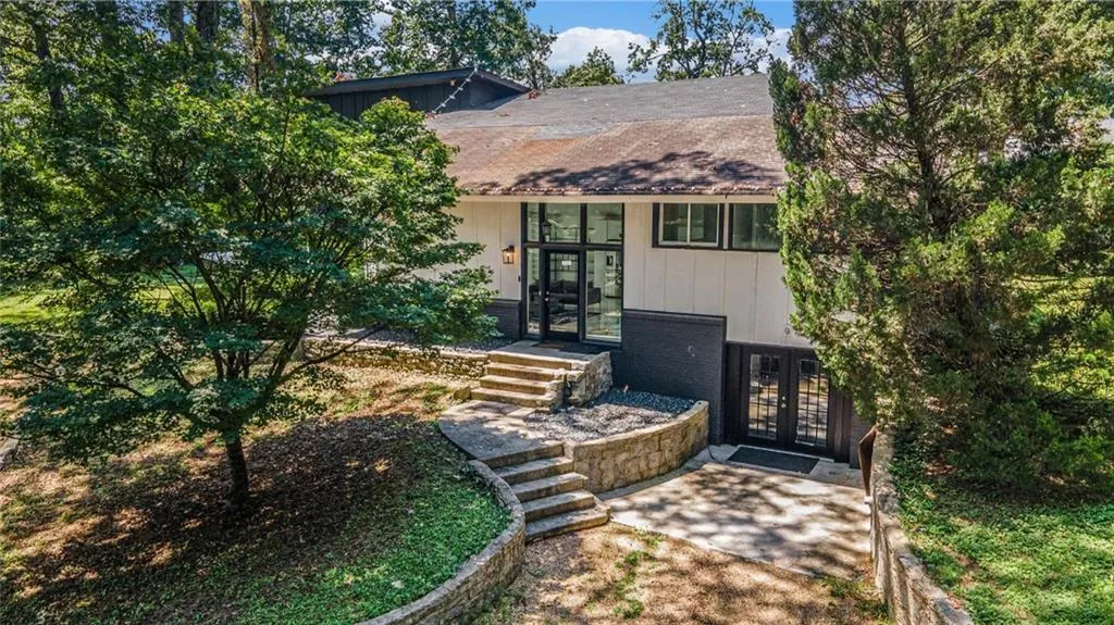 1087 Lee Circle Ne, Atlanta, Georgia 30324, 5 Bedrooms Bedrooms, ,4 BathroomsBathrooms,Residential,For Sale,1087 Lee Circle Ne,7632104