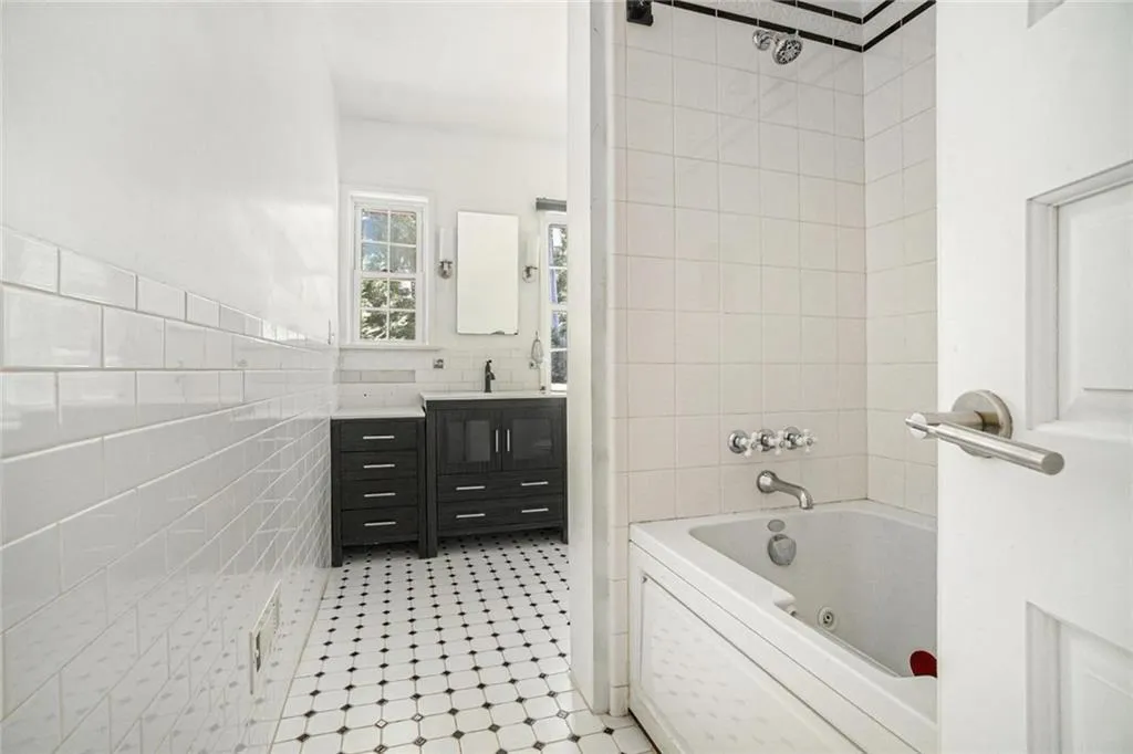 1087 Lee Circle Ne, Atlanta, Georgia 30324, 5 Bedrooms Bedrooms, ,4 BathroomsBathrooms,Residential,For Sale,1087 Lee Circle Ne,7632104