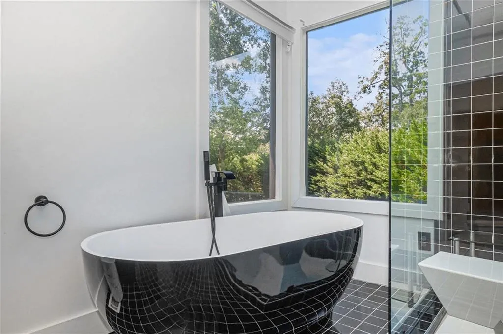 1087 Lee Circle Ne, Atlanta, Georgia 30324, 5 Bedrooms Bedrooms, ,4 BathroomsBathrooms,Residential,For Sale,1087 Lee Circle Ne,7632104