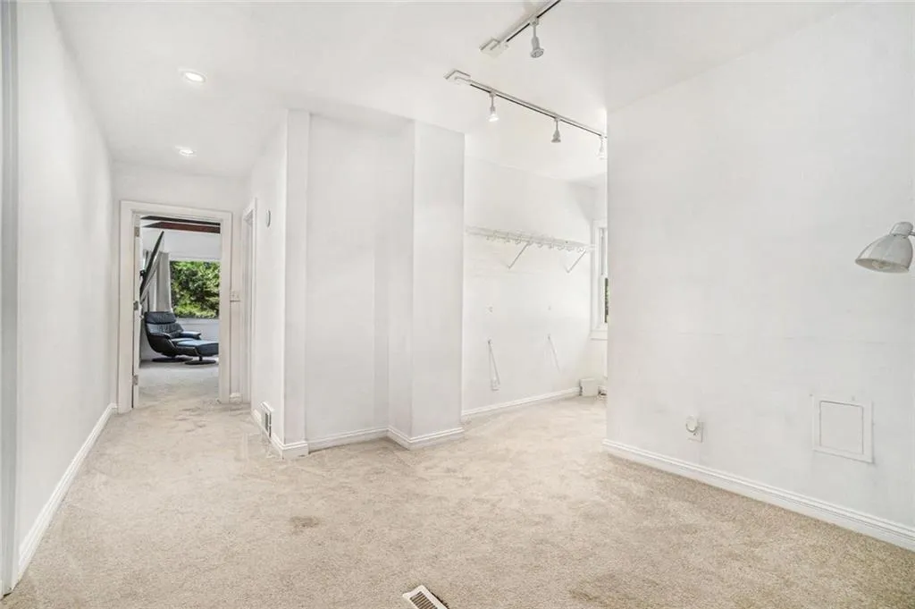 1087 Lee Circle Ne, Atlanta, Georgia 30324, 5 Bedrooms Bedrooms, ,4 BathroomsBathrooms,Residential,For Sale,1087 Lee Circle Ne,7632104