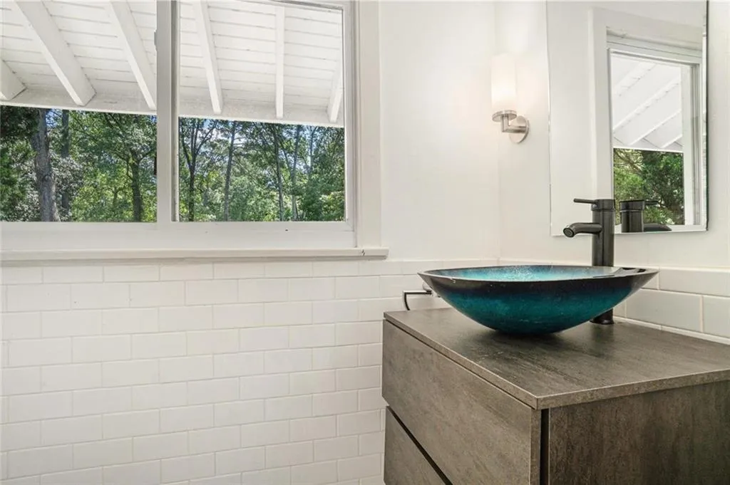 1087 Lee Circle Ne, Atlanta, Georgia 30324, 5 Bedrooms Bedrooms, ,4 BathroomsBathrooms,Residential,For Sale,1087 Lee Circle Ne,7632104