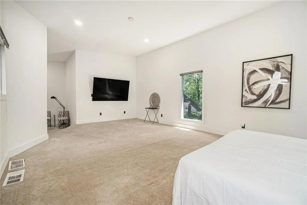 1087 Lee Circle Ne, Atlanta, Georgia 30324, 5 Bedrooms Bedrooms, ,4 BathroomsBathrooms,Residential,For Sale,1087 Lee Circle Ne,7632104