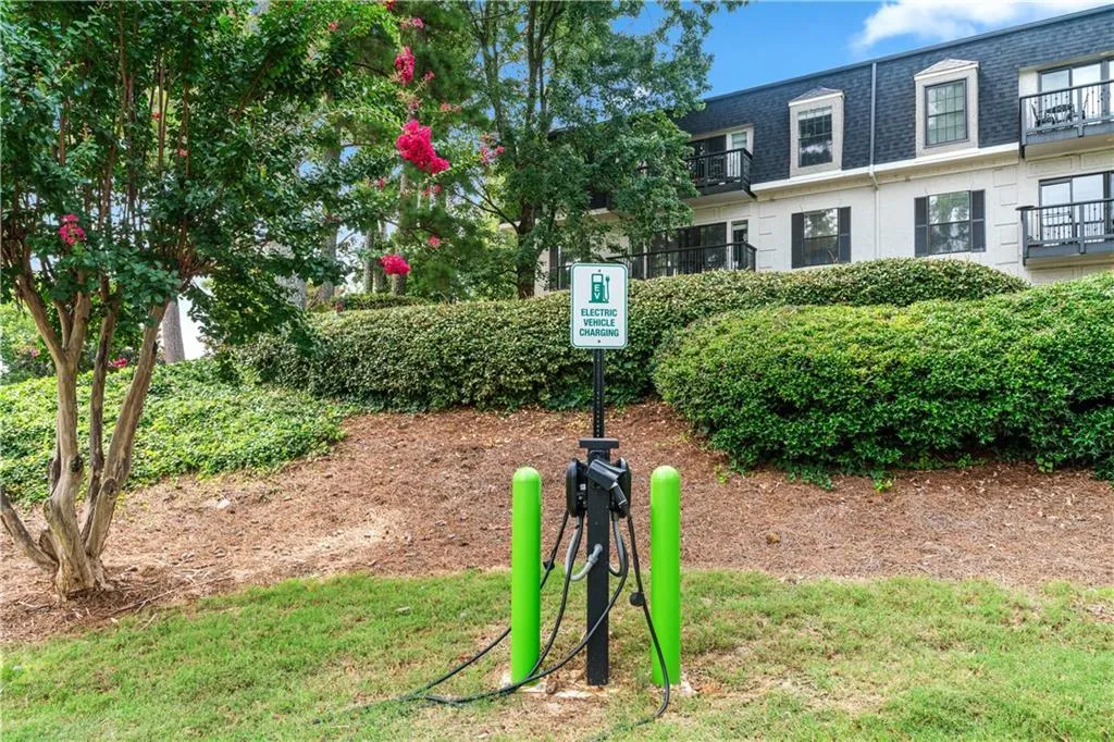 1201 Pine Heights Drive, Atlanta, Georgia 30324, 2 Bedrooms Bedrooms, ,2 BathroomsBathrooms,Residential,For Sale,1201 Pine Heights Drive,7643160