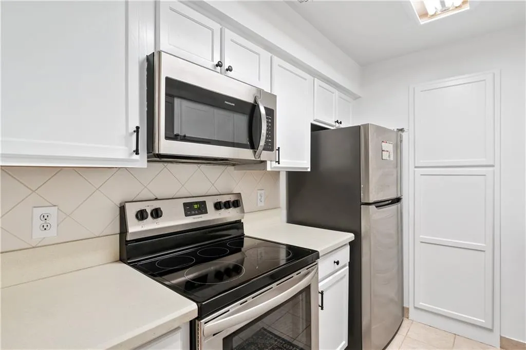 1201 Pine Heights Drive, Atlanta, Georgia 30324, 2 Bedrooms Bedrooms, ,2 BathroomsBathrooms,Residential,For Sale,1201 Pine Heights Drive,7643160