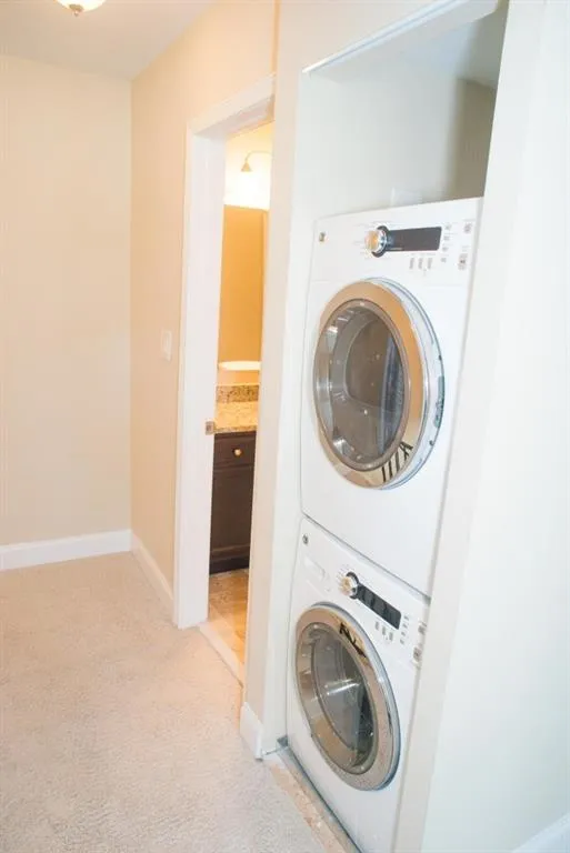 6980 Roswell Road Unit B2, Atlanta, Georgia 30328, 2 Bedrooms Bedrooms, ,2 BathroomsBathrooms,Residential,Sold,6980 Roswell Road Unit B2,5681325