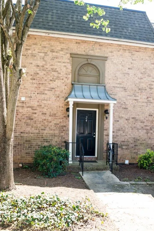 6980 Roswell Road Unit B2, Atlanta, Georgia 30328, 2 Bedrooms Bedrooms, ,2 BathroomsBathrooms,Residential,Sold,6980 Roswell Road Unit B2,5681325