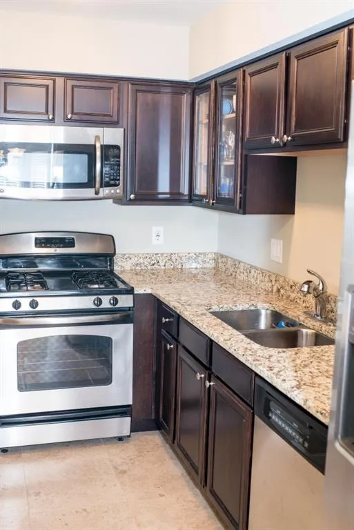 6980 Roswell Road Unit B2, Atlanta, Georgia 30328, 2 Bedrooms Bedrooms, ,2 BathroomsBathrooms,Residential,Sold,6980 Roswell Road Unit B2,5681325
