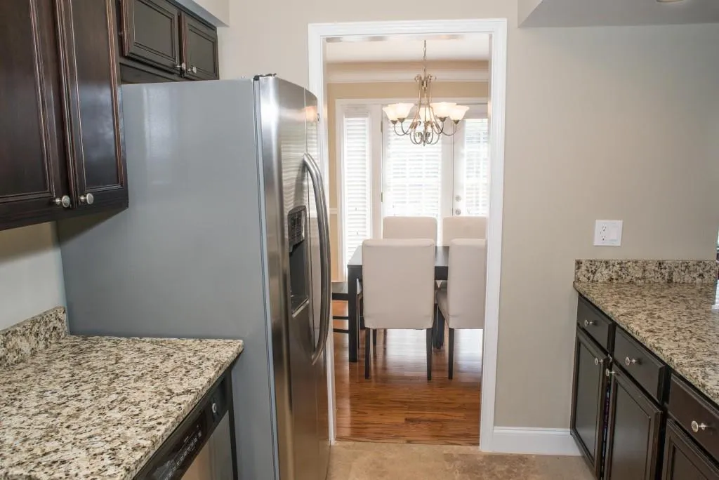 6980 Roswell Road Unit B2, Atlanta, Georgia 30328, 2 Bedrooms Bedrooms, ,2 BathroomsBathrooms,Residential,Sold,6980 Roswell Road Unit B2,5681325