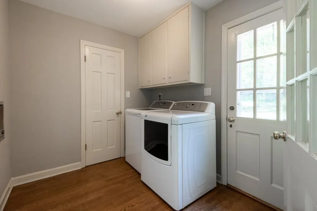 561 Dalrymple Road, Sandy Springs, Georgia 30328, 6 Bedrooms Bedrooms, ,4 BathroomsBathrooms,Residential,Sold,561 Dalrymple Road,6831349