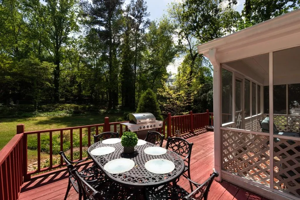 561 Dalrymple Road, Sandy Springs, Georgia 30328, 6 Bedrooms Bedrooms, ,4 BathroomsBathrooms,Residential,Sold,561 Dalrymple Road,6831349