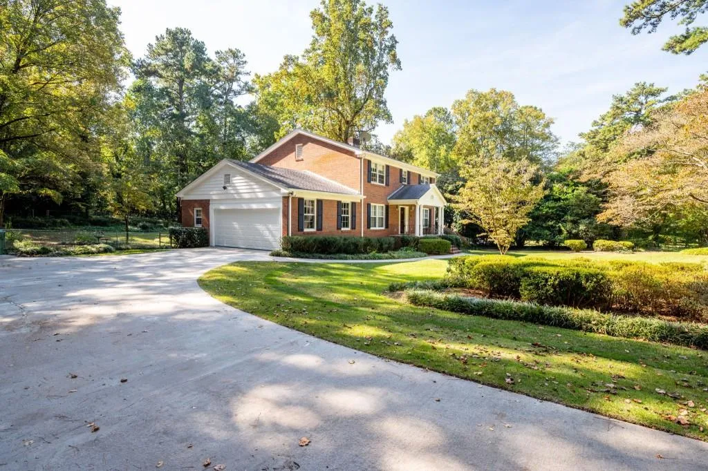 561 Dalrymple Road, Sandy Springs, Georgia 30328, 6 Bedrooms Bedrooms, ,4 BathroomsBathrooms,Residential,Sold,561 Dalrymple Road,6831349