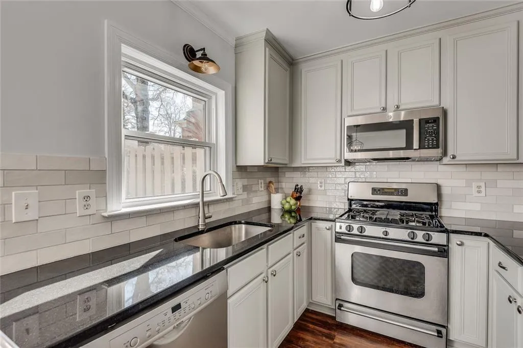 100 Mount Vernon Circle, Atlanta, Georgia 30338, 2 Bedrooms Bedrooms, ,2 BathroomsBathrooms,Residential,For Sale,100 Mount Vernon Circle,7728293