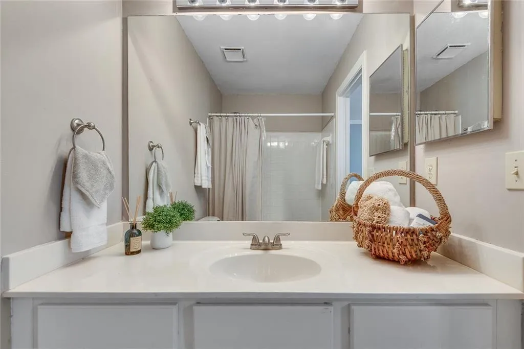 100 Mount Vernon Circle, Atlanta, Georgia 30338, 2 Bedrooms Bedrooms, ,2 BathroomsBathrooms,Residential,For Sale,100 Mount Vernon Circle,7728293