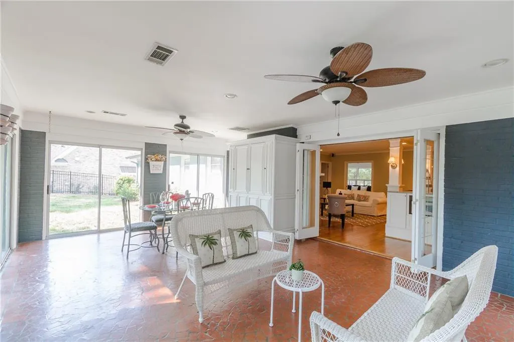 5985 Greenbrier Road, Atlanta, Georgia 30328, 3 Bedrooms Bedrooms, ,2 BathroomsBathrooms,Residential,Sold,5985 Greenbrier Road,5744939