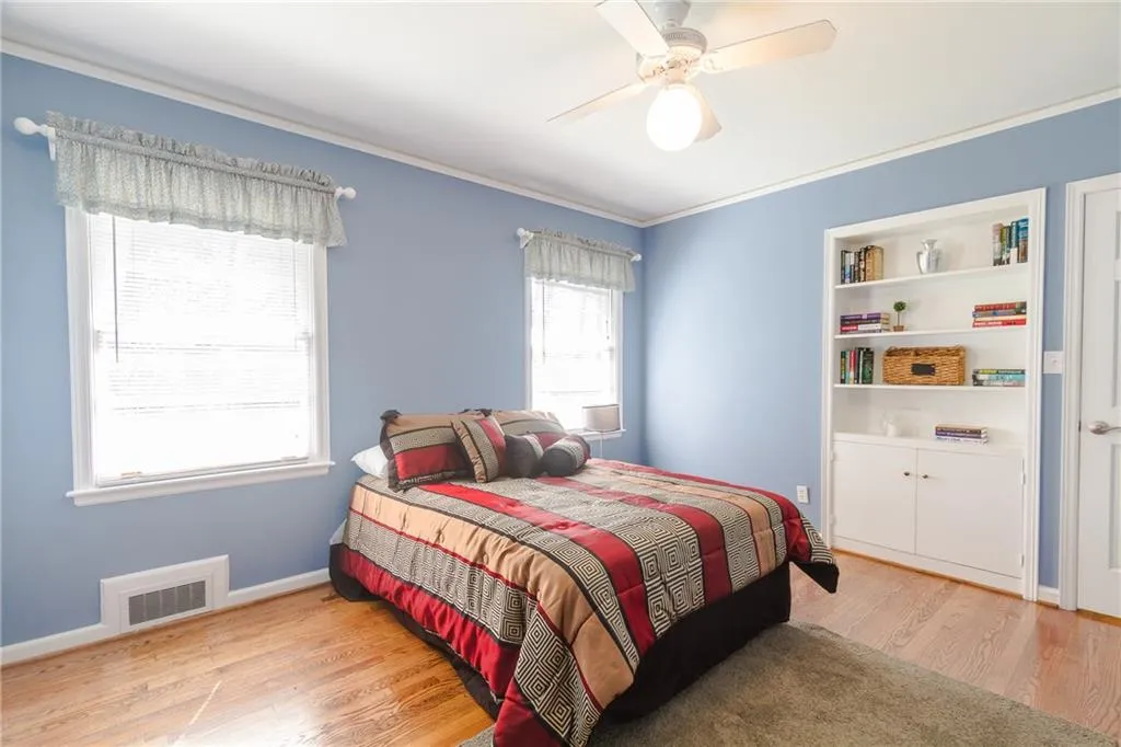5985 Greenbrier Road, Atlanta, Georgia 30328, 3 Bedrooms Bedrooms, ,2 BathroomsBathrooms,Residential,Sold,5985 Greenbrier Road,5744939