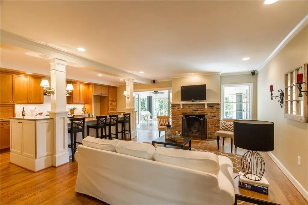 5985 Greenbrier Road, Atlanta, Georgia 30328, 3 Bedrooms Bedrooms, ,2 BathroomsBathrooms,Residential,Sold,5985 Greenbrier Road,5744939