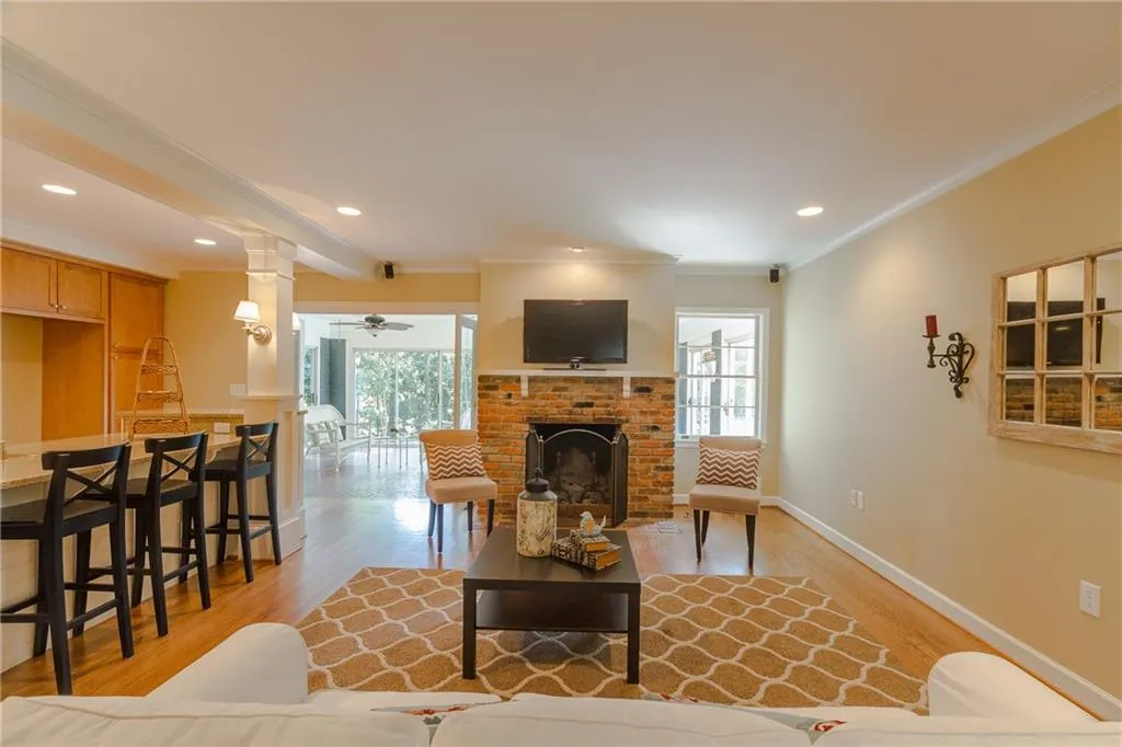 5985 Greenbrier Road, Atlanta, Georgia 30328, 3 Bedrooms Bedrooms, ,2 BathroomsBathrooms,Residential,Sold,5985 Greenbrier Road,5744939