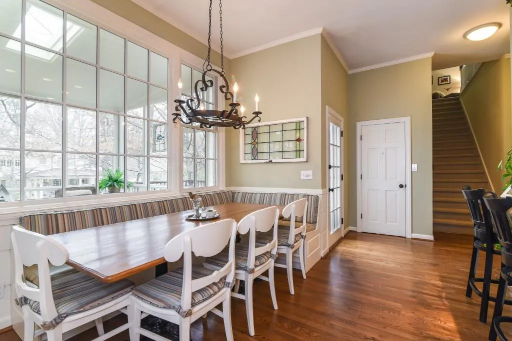 130 Old College Way, Sandy Springs, Georgia 30328, 5 Bedrooms Bedrooms, ,3 BathroomsBathrooms,Residential,Sold,130 Old College Way,5811085