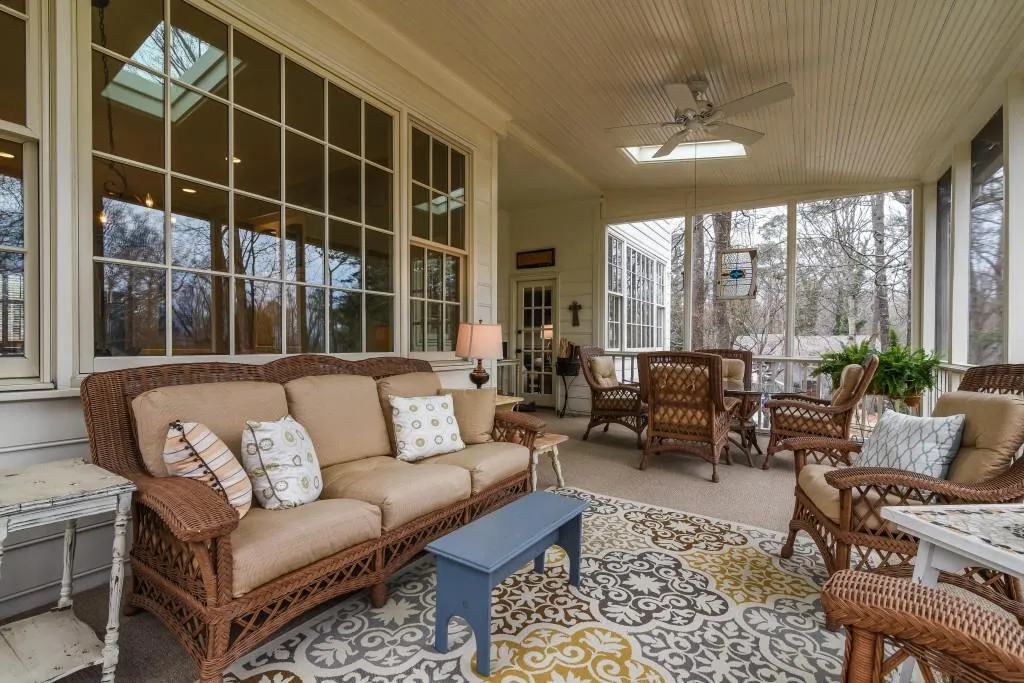 130 Old College Way, Sandy Springs, Georgia 30328, 5 Bedrooms Bedrooms, ,3 BathroomsBathrooms,Residential,Sold,130 Old College Way,5811085