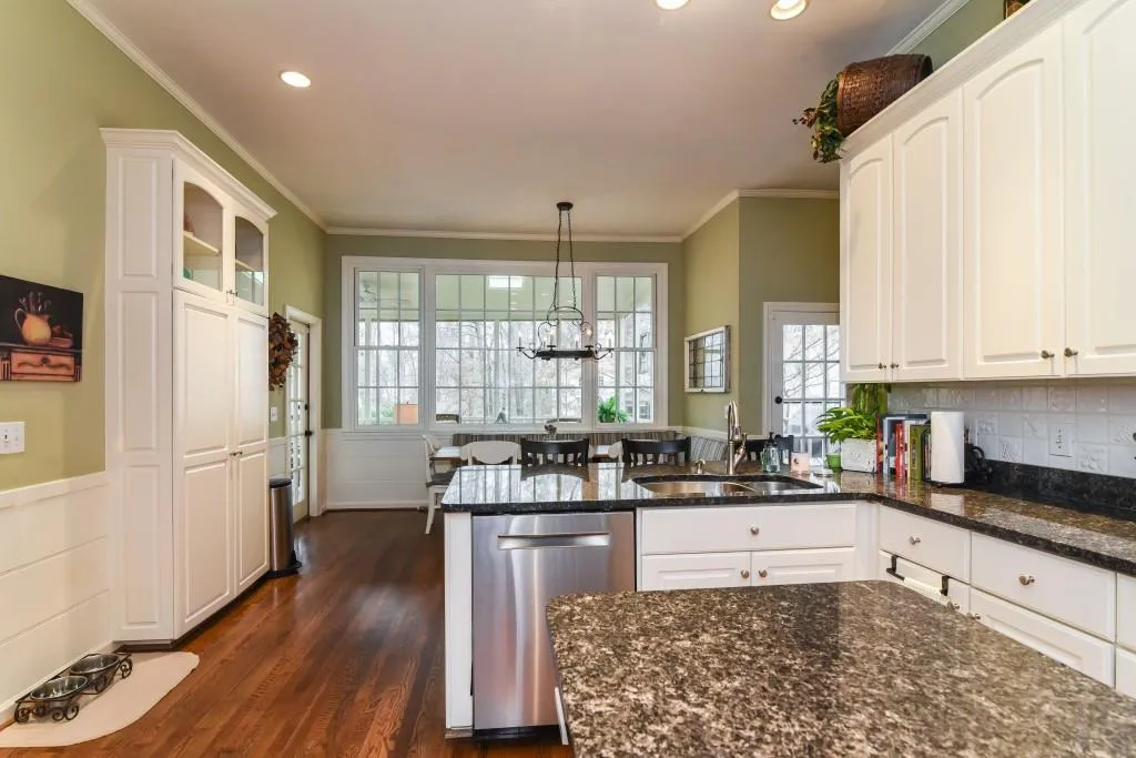 130 Old College Way, Sandy Springs, Georgia 30328, 5 Bedrooms Bedrooms, ,3 BathroomsBathrooms,Residential,Sold,130 Old College Way,5811085