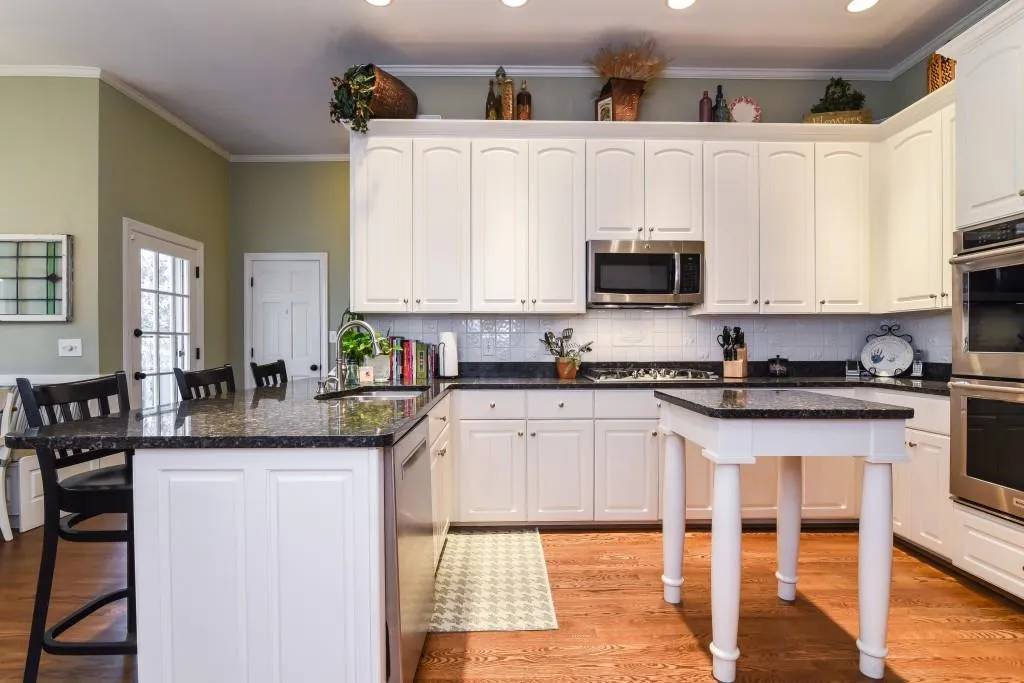 130 Old College Way, Sandy Springs, Georgia 30328, 5 Bedrooms Bedrooms, ,3 BathroomsBathrooms,Residential,Sold,130 Old College Way,5811085